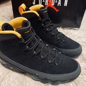 Air Jordans 9 Retro Black/University Gold Size 8.5